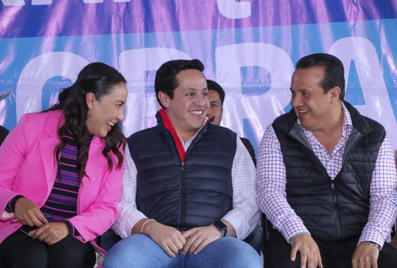 Jesús Espinosa continúa gira de arranques de obra en Soyaniquilpan